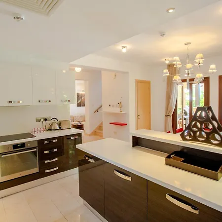 Villa Luxury Aj05 With Private Heated Pool