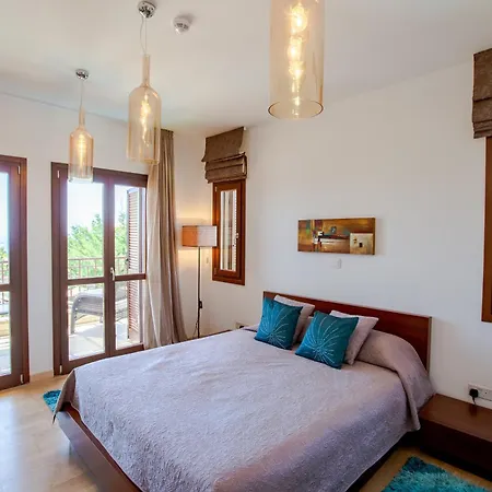Luxury Elite Aj05 Complete With A Private, Climate Controlled Pool And A Relaxing Outdoor Jacuzzi, Aphrodite Hills Kouklia