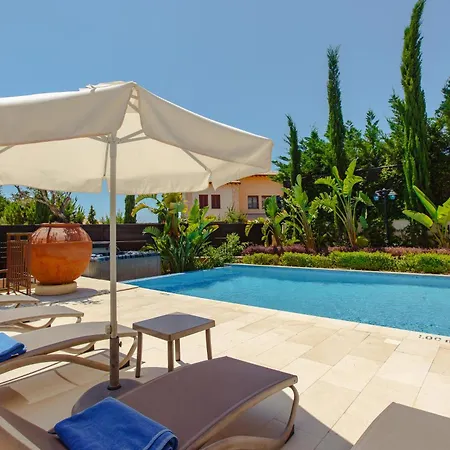 Vilă Luxury Elite Aj05 Complete With A Private, Climate Controlled Pool And A Relaxing Outdoor Jacuzzi, Aphrodite Hills Kouklia
