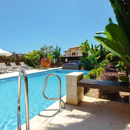 Luxury Elite Aj05 Complete With A Private, Climate Controlled Pool And A Relaxing Outdoor Jacuzzi, Aphrodite Hills Vilă *