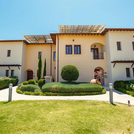 Luxury Elite Aj05 Complete With A Private, Climate Controlled Pool And A Relaxing Outdoor Jacuzzi, Aphrodite Hills * Kouklia