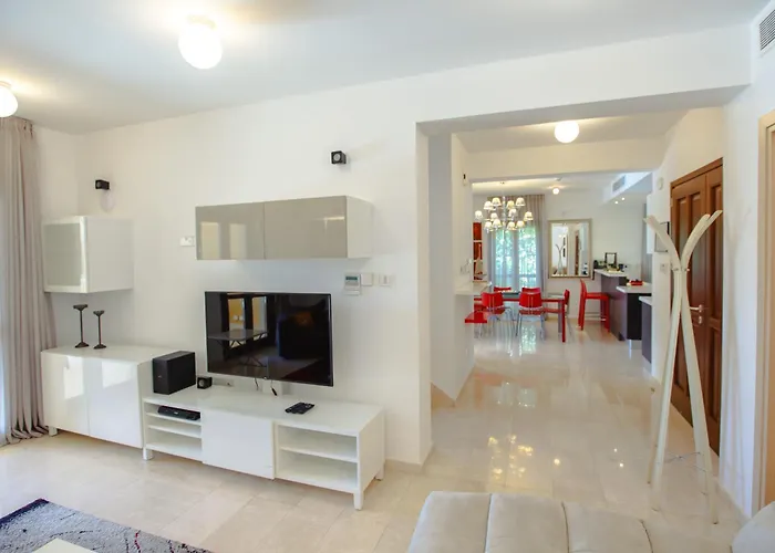 Luxury Elite Aj05 Complete With A Private, Climate Controlled Pool And A Relaxing Outdoor Jacuzzi, Aphrodite Hills Villa Kouklia