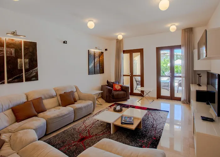 Luxury Elite Aj05 Complete With A Private, Climate Controlled Pool And A Relaxing Outdoor Jacuzzi, Aphrodite Hills